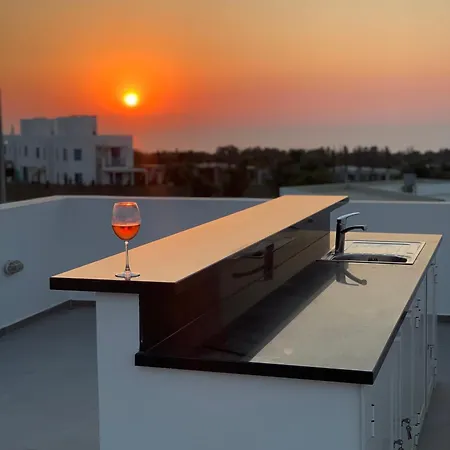 Premium Home: Bungalow-apartment Mit Rooftop Nahe Golfclub & アパート